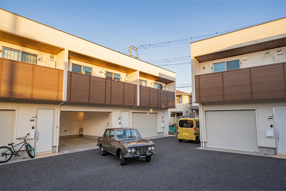 ガレージを出発する銭ブル