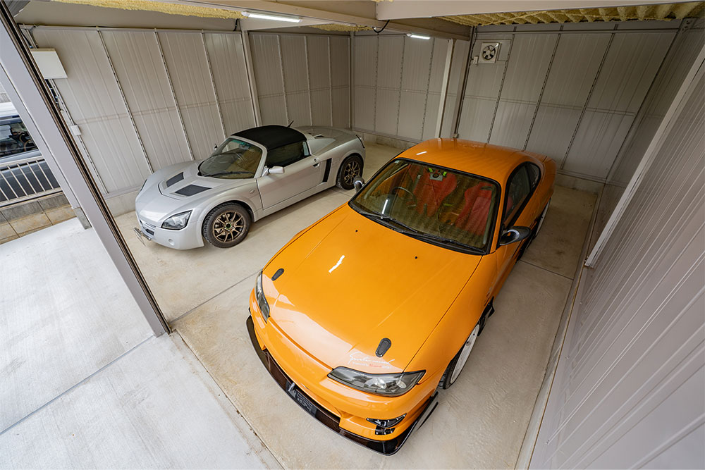 ガレージに駐車したS15シルビア&オペル_スピードスター