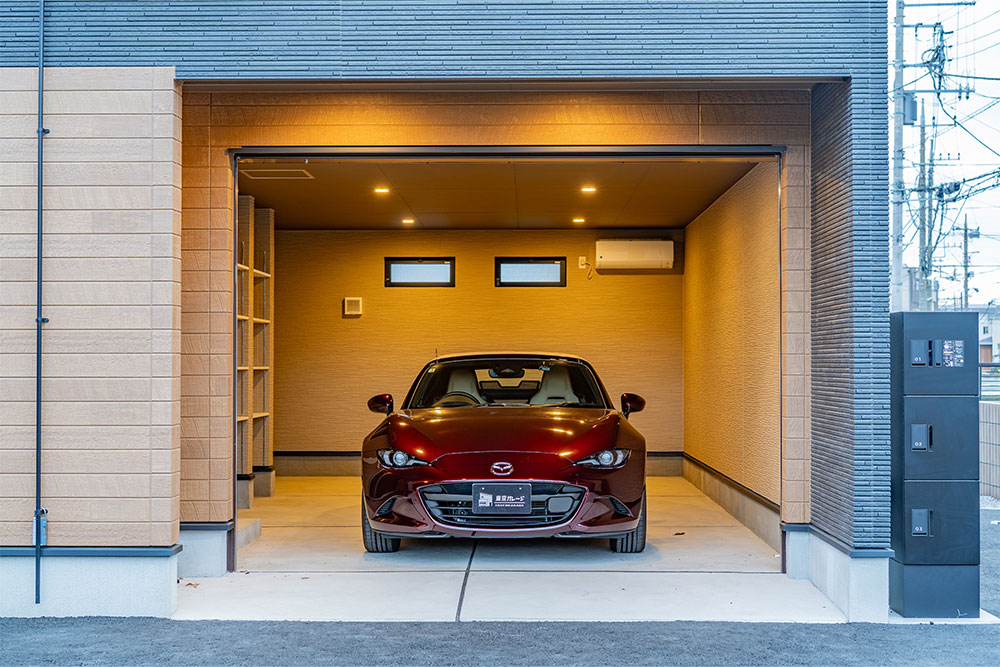 ガレージに駐車したNDロードスター