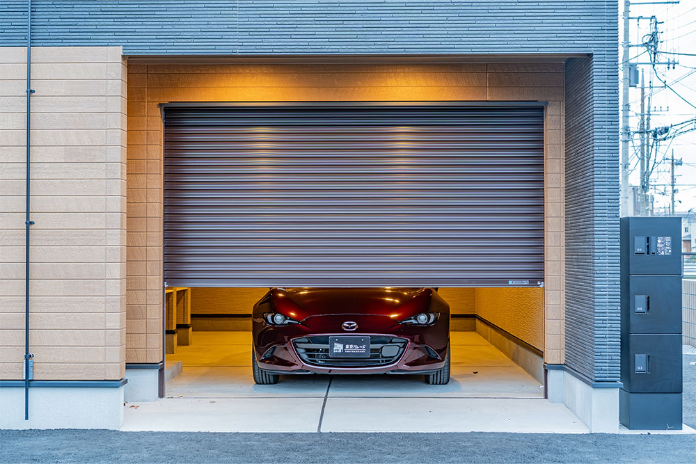 ガレージに駐車したNDロードスター