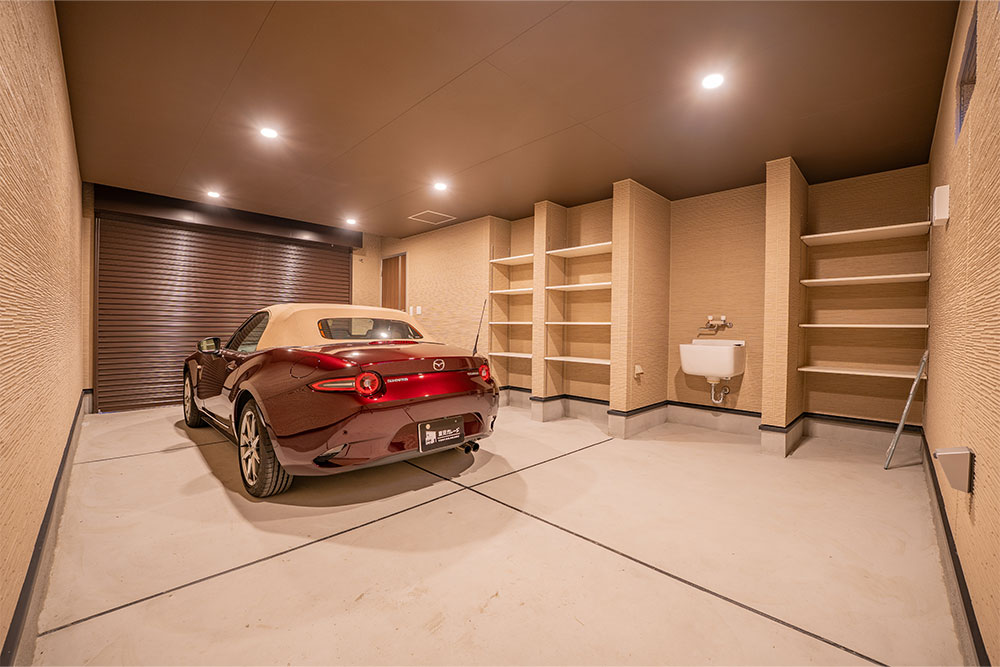 ガレージに駐車したNDロードスター