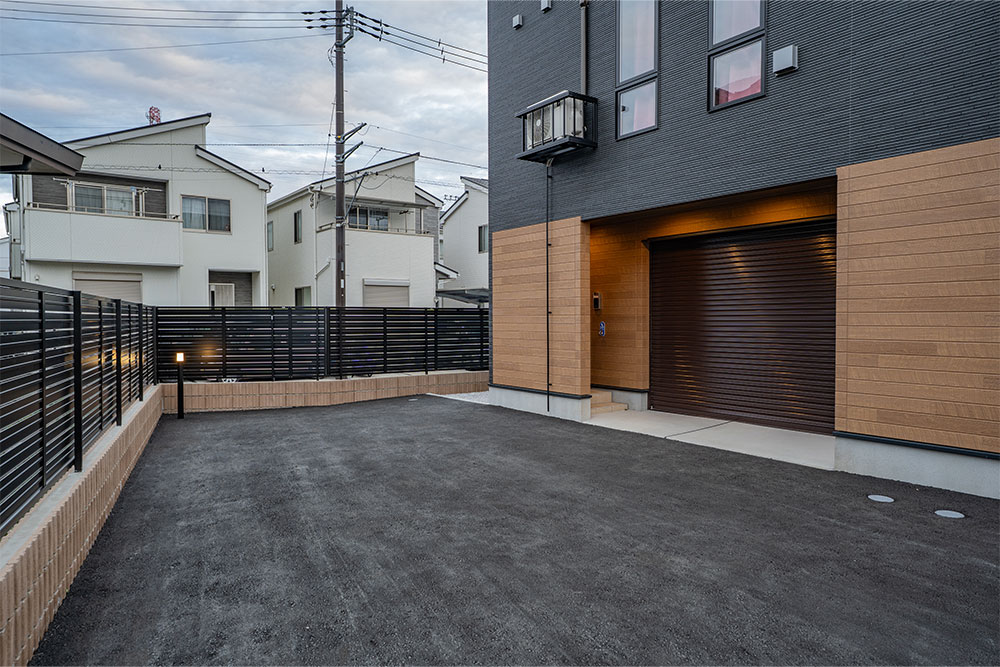 ガレージ前の空地