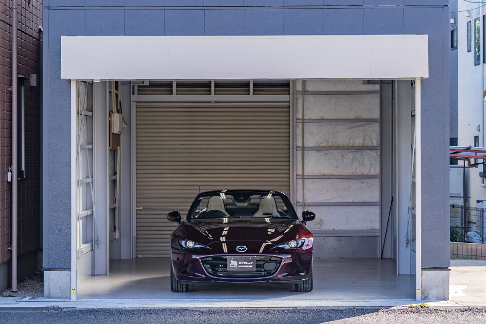 主要開口は電動式で横幅3.87m×高さ2.50m