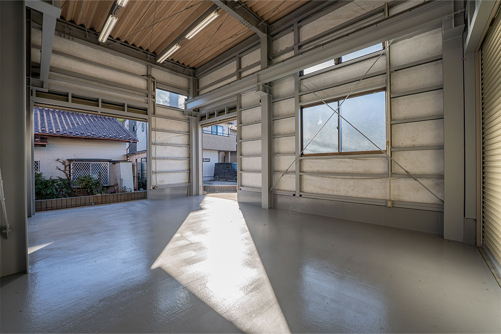 ガレージ内観