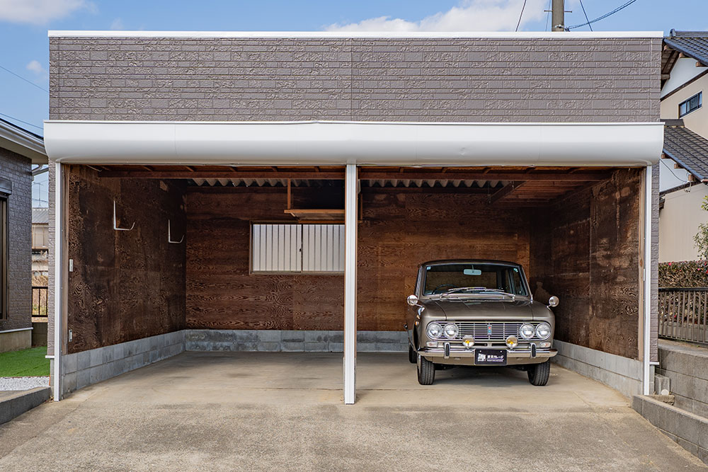 ガレージに駐車した銭ブル