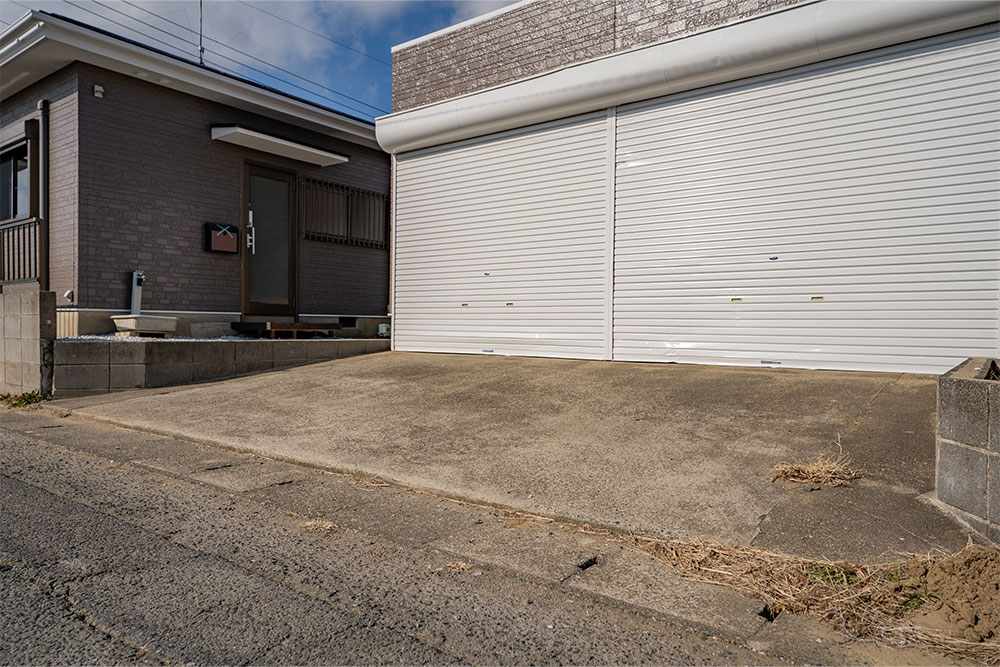 ガレージ前のスロープ