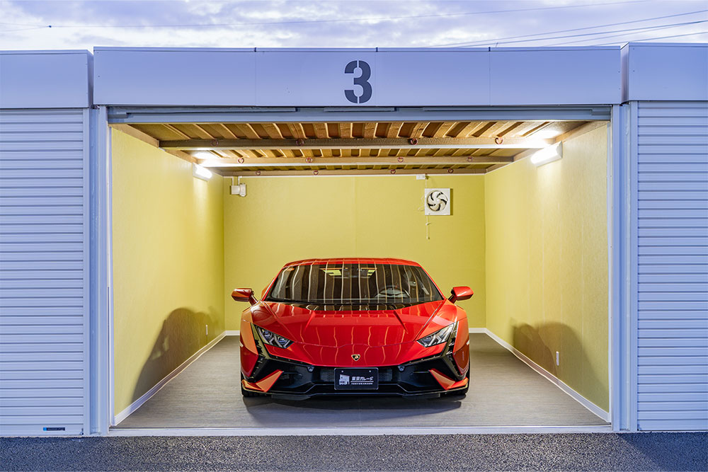 リモコン付き電動シャッターは開口幅3.55m