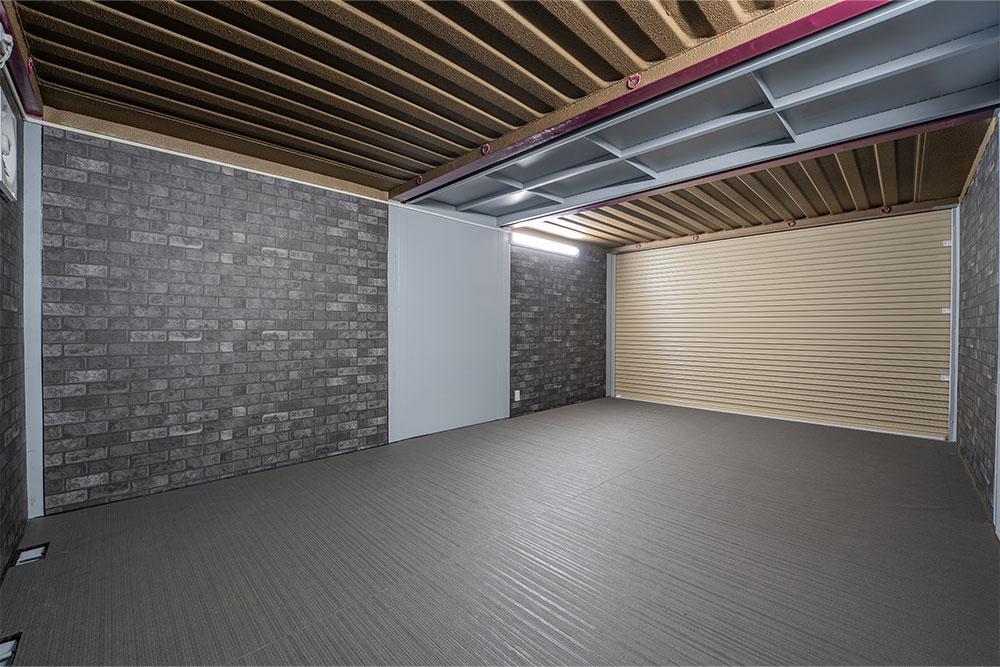 NO.12のガレージ内観