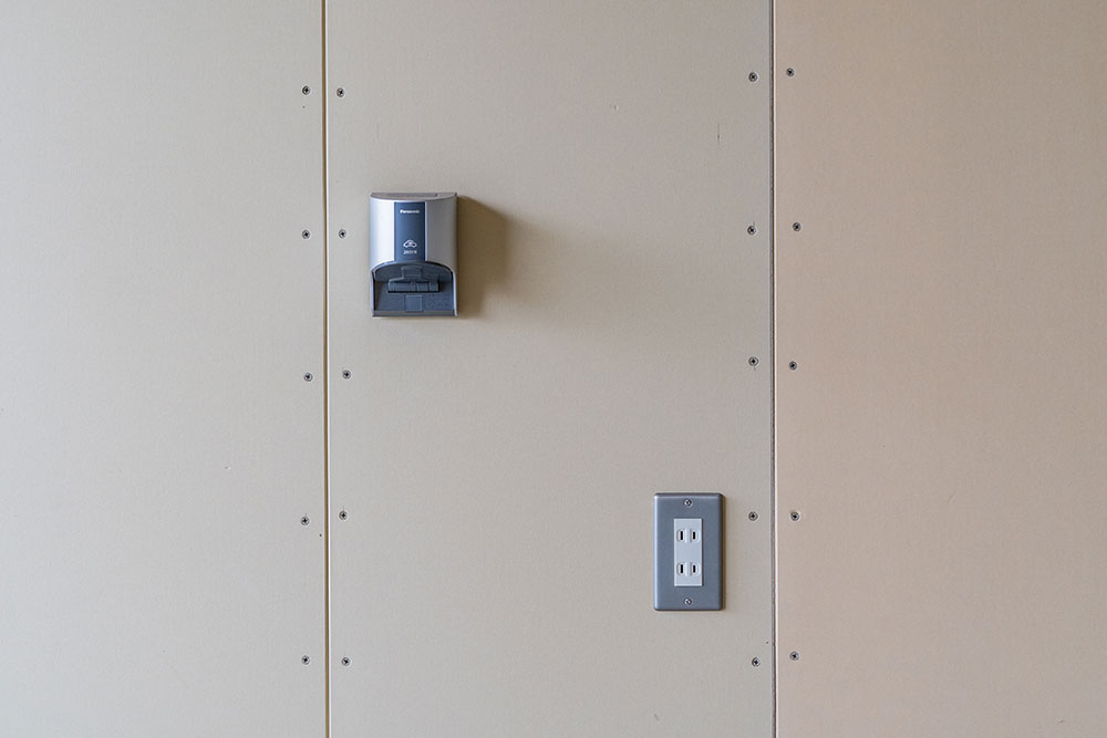 EV充電用200V電源と100Vコンセント