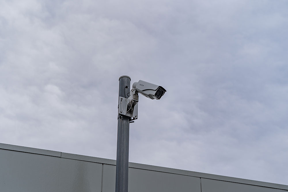 屋外防犯カメラ