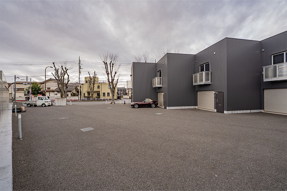 建物前広場の様子