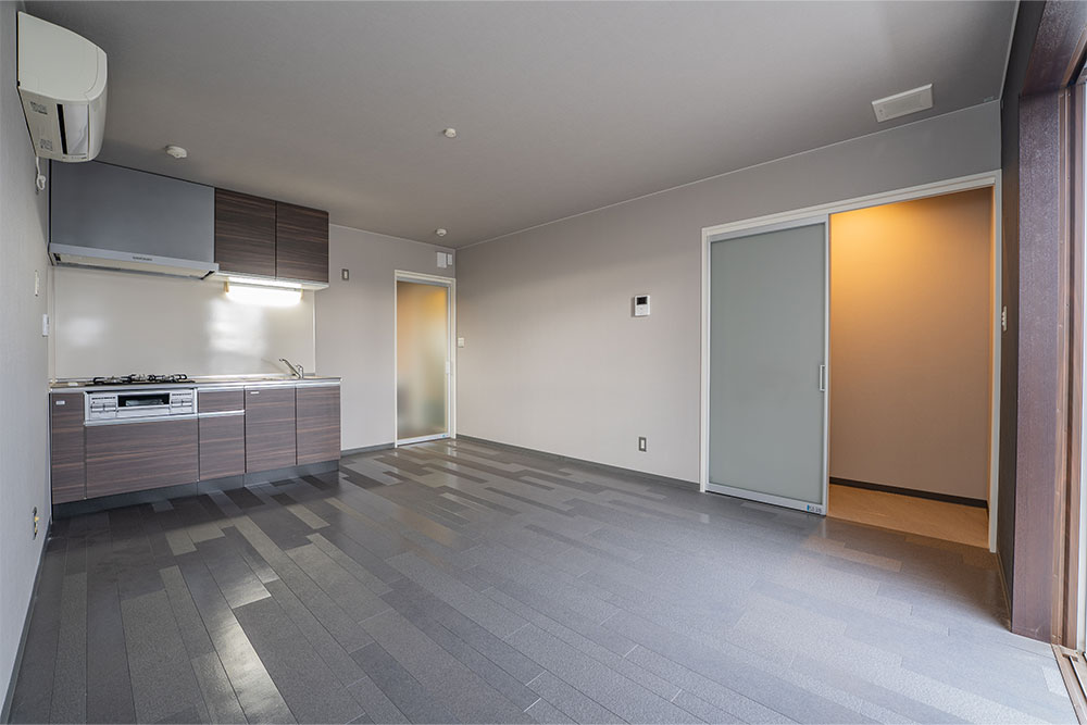 インテリアの自由度が高い四角くシンプルな居室