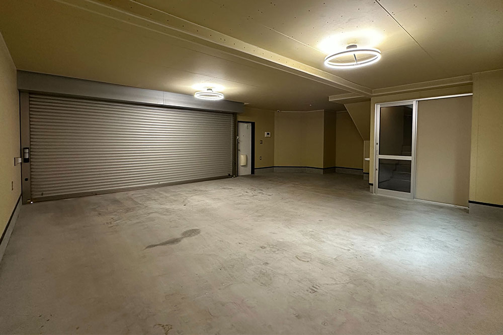 C-05のガレージ内観