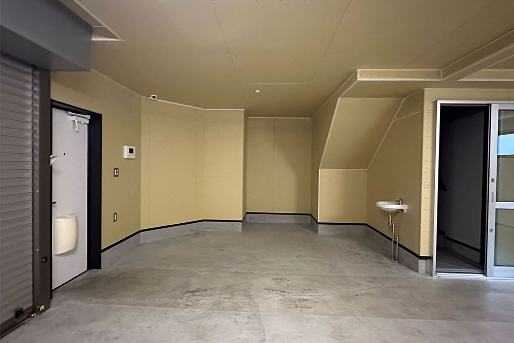 C-05のガレージ内観