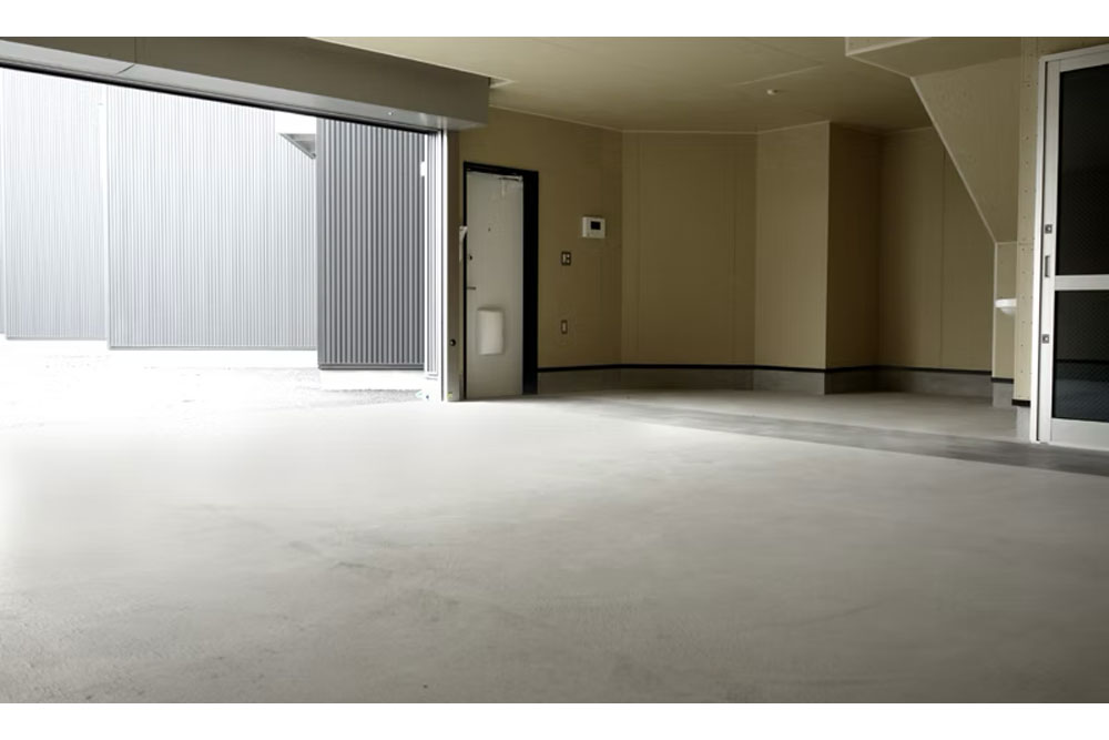 C-05のガレージ内観