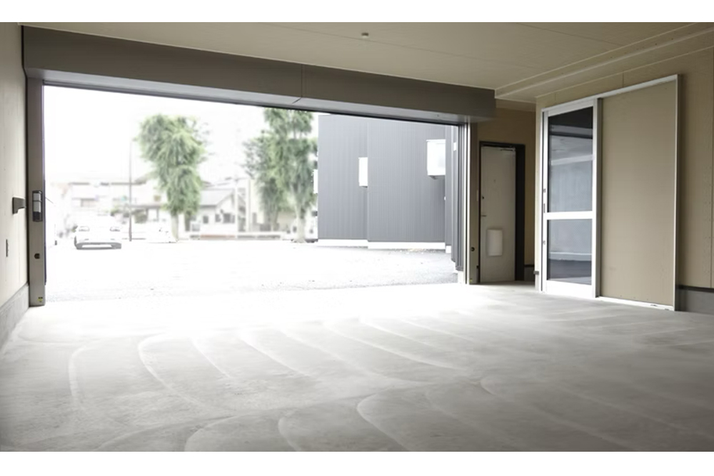 C-06のガレージ内観