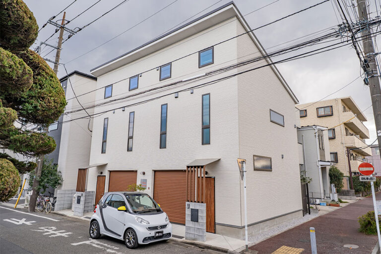 小上がりとミニキッチン、暮らしに溶け込むガレージ｜西川口駅 歩13分