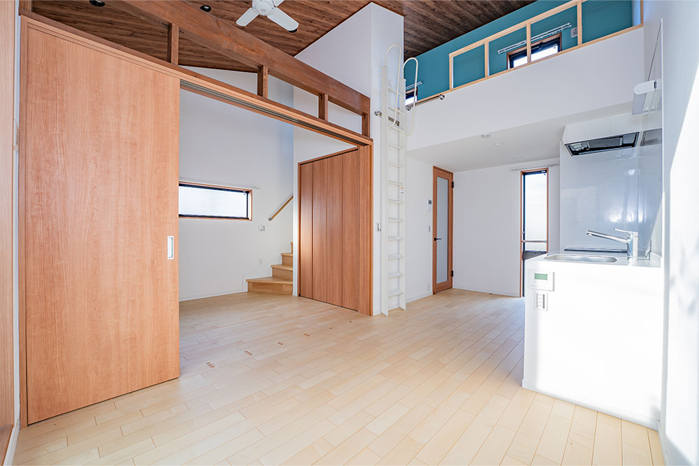 2FはLDK（8.5帖）+洋室（5.8帖）