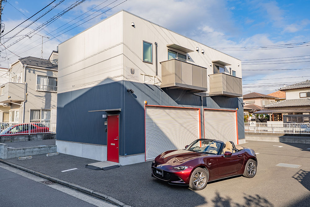 横浜市泉区中田西3丁目の賃貸ガレージハウス「SPCガロワ基地(横浜市泉区)」とNDロードスター