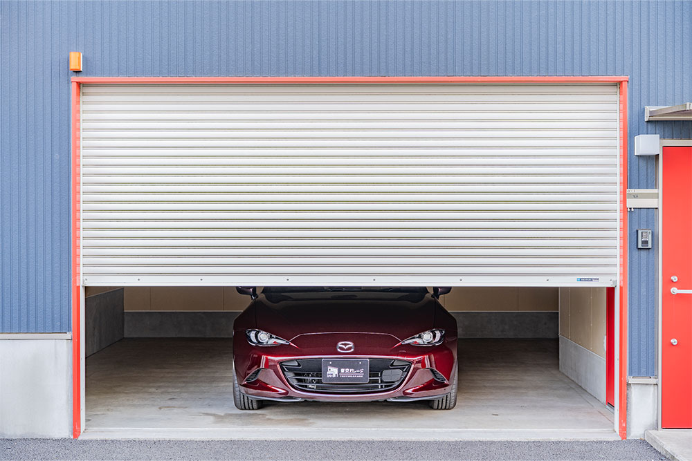 ガレージに駐車したNDロードスター