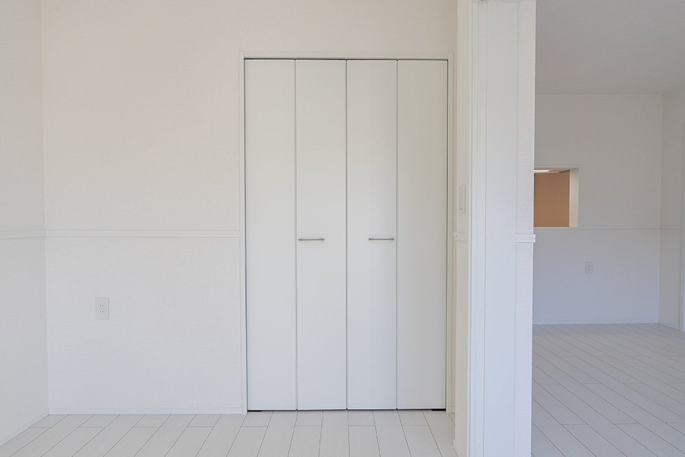 洋室（6.1帖）のクローゼット