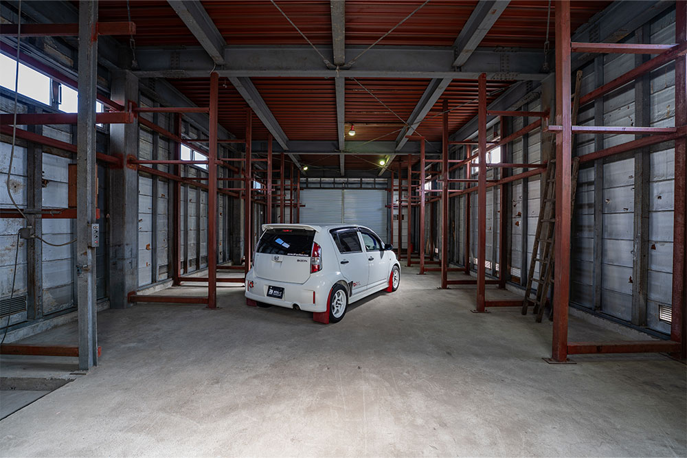 ガレージ内観