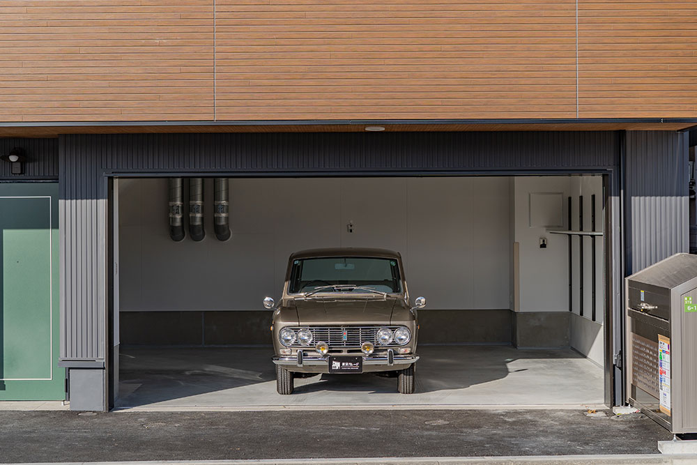 ガレージに駐車した銭ブル