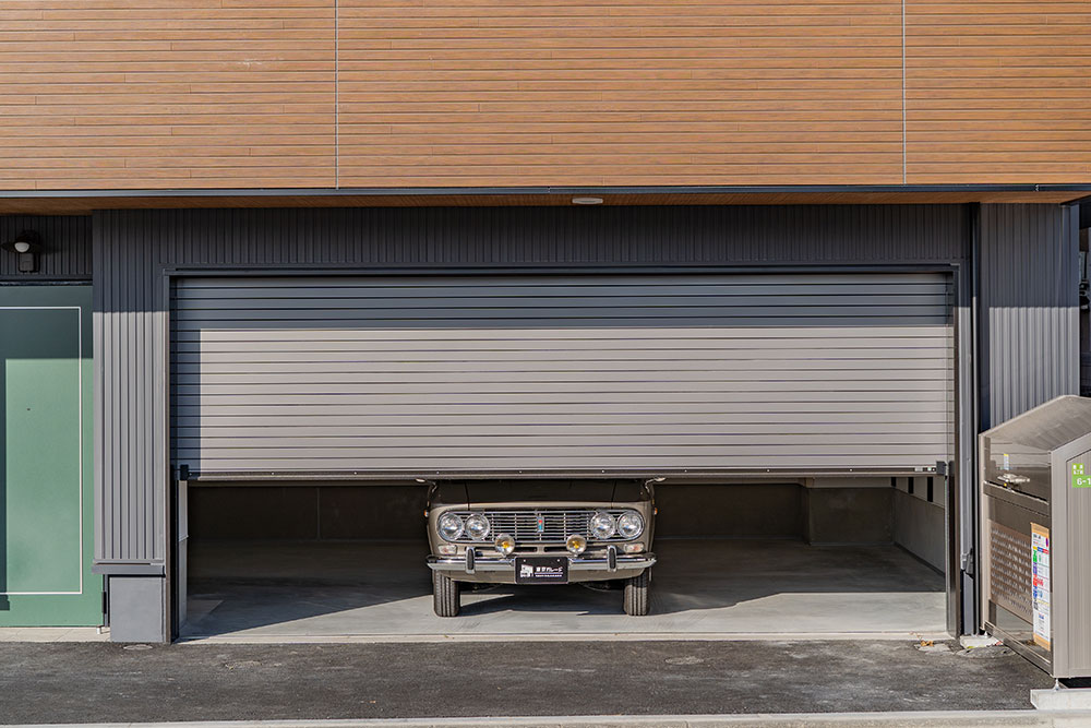 ガレージに駐車した銭ブル