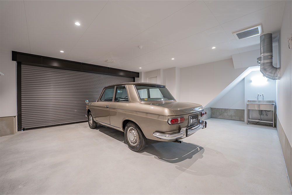 ガレージに駐車した銭ブル