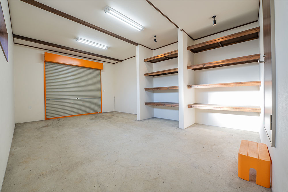 ガレージ内観