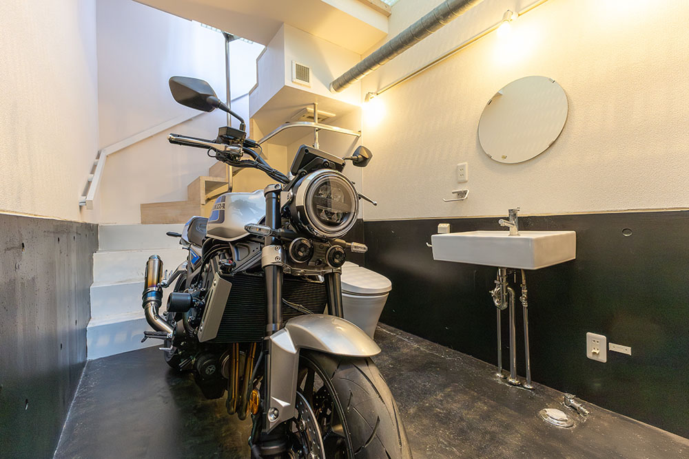 ガレージに駐車したhonda_CB1000F