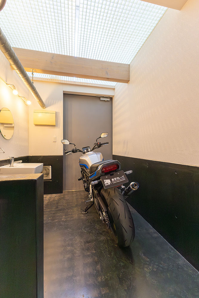 ガレージに駐車したhonda_CB1000F