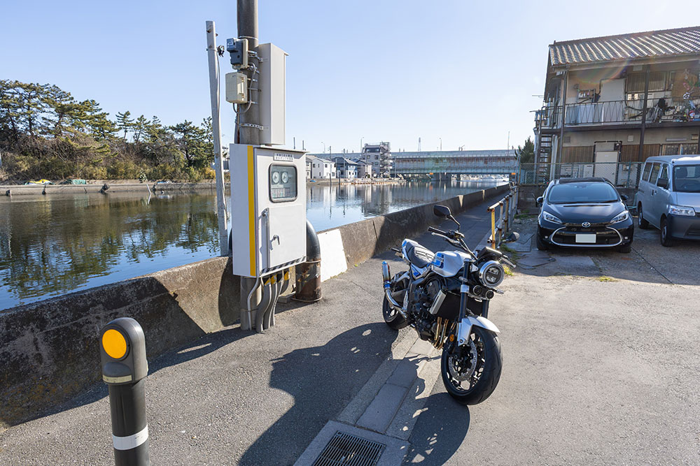 物件北側から前面道路へのアプローチ