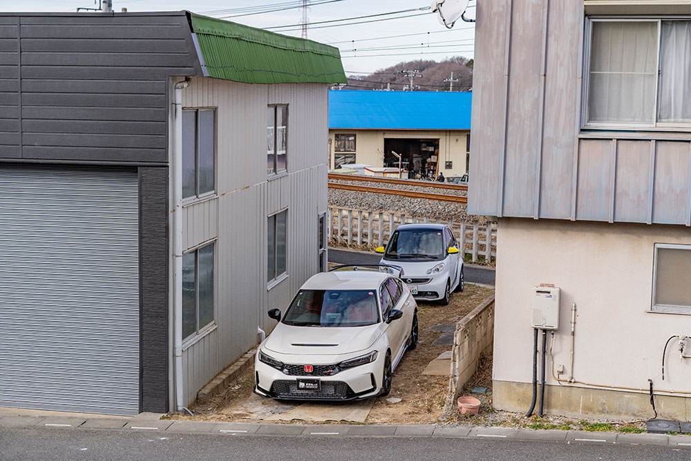 未舗装だが屋外にも駐車可