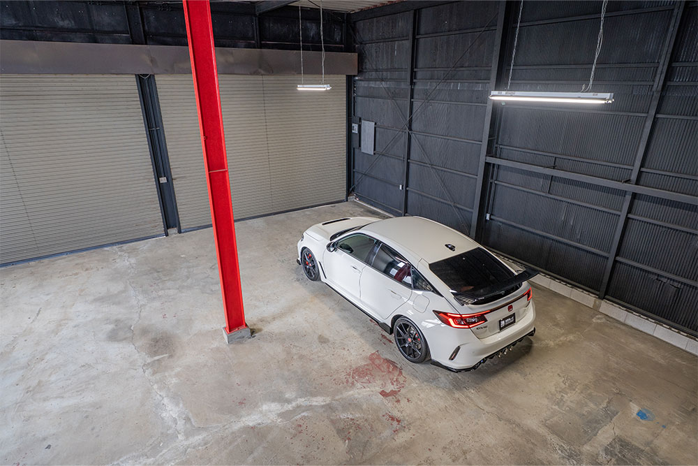 ロフトから見たガレージ