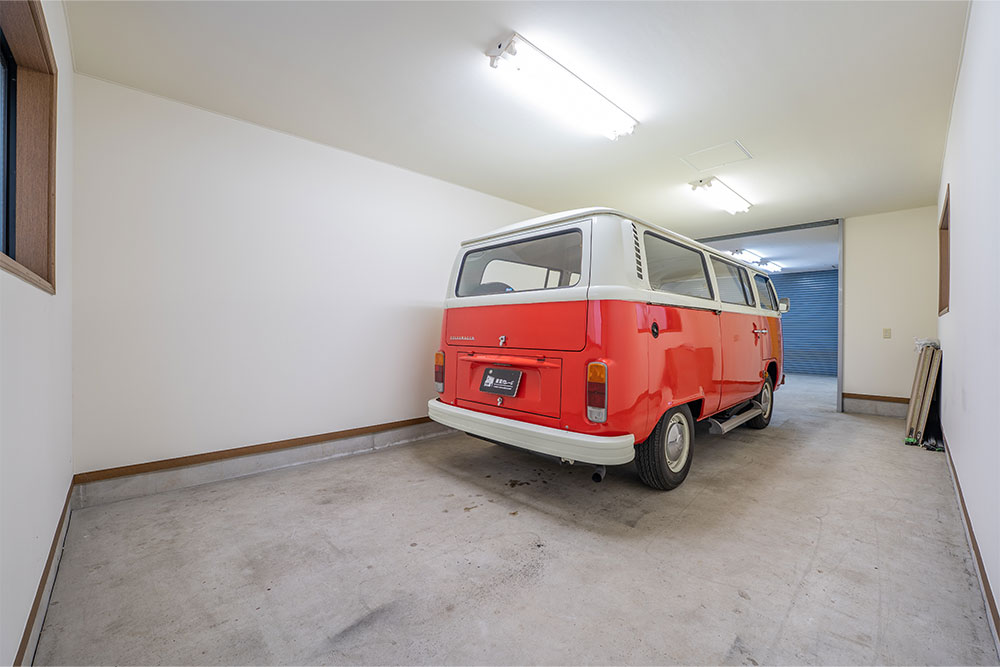 1台部分は奥行7.05m、手動シャッター付き