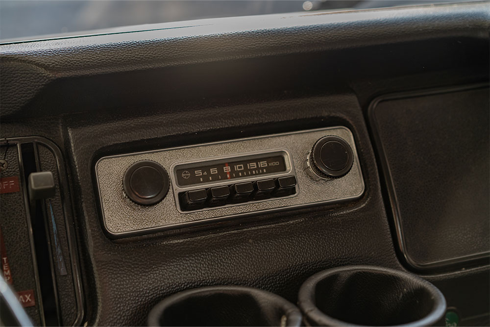 Volkswagen_TYPE2のカーラジオ