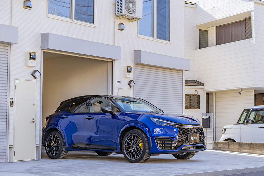 ガレージを出発するLBX MORIZO RR