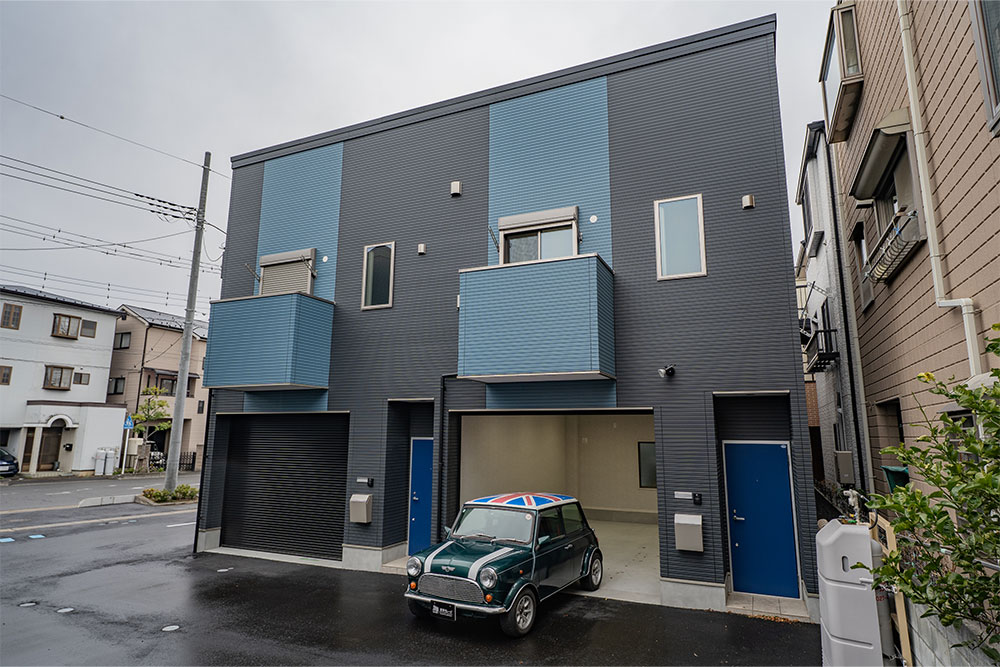 ガレージを出発するローバー_MINI