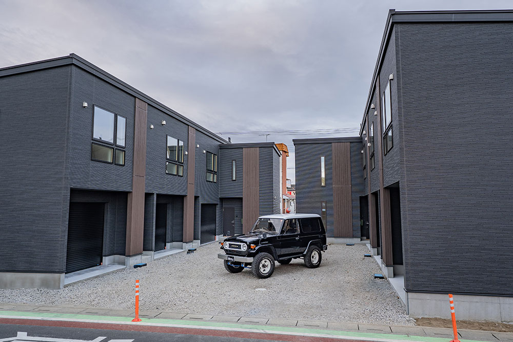 埼玉県鴻巣市鎌塚の賃貸ガレージハウス「サニーサイドK」とランクル70 PX10