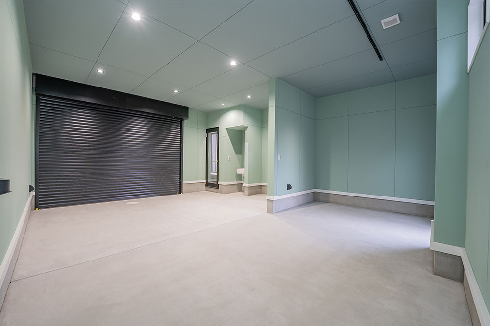 W-3のガレージ内観