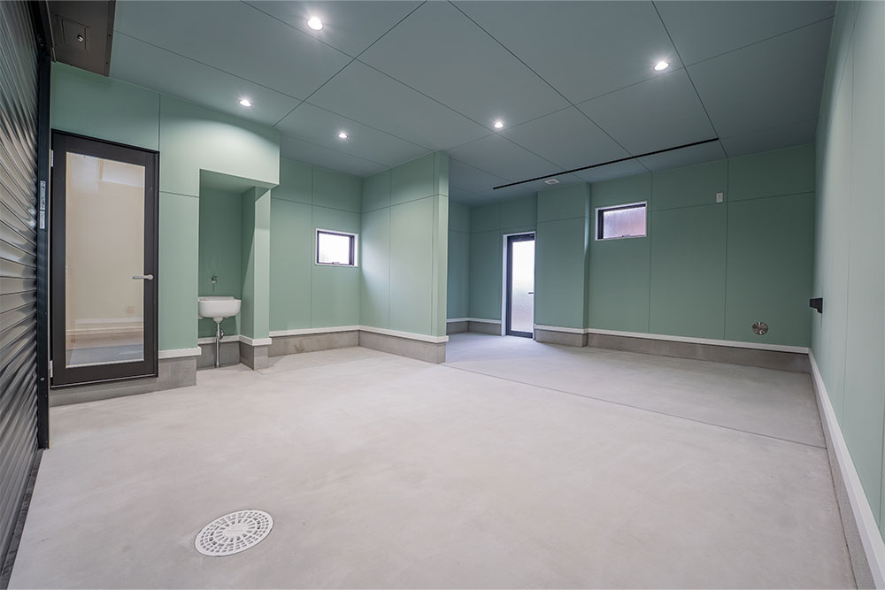 W-3のガレージ内観