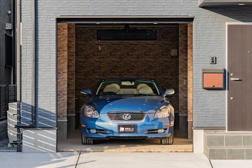 電動シャッターの開口幅は2.42m