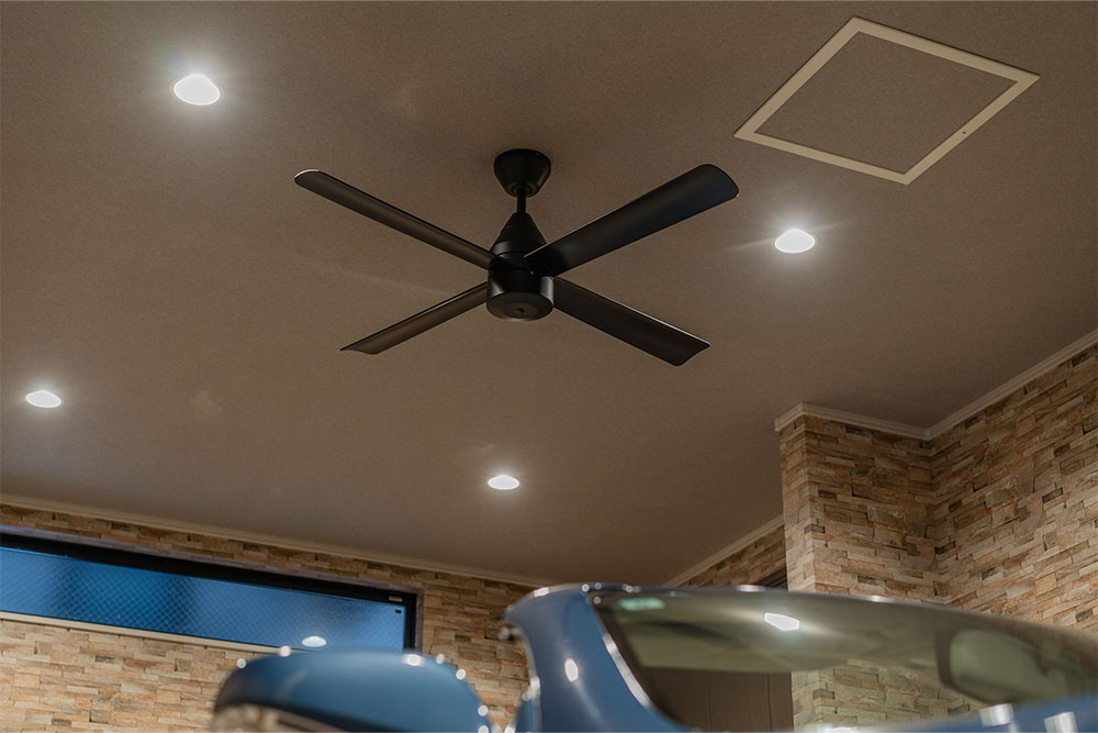 ガレージのシーリングファン