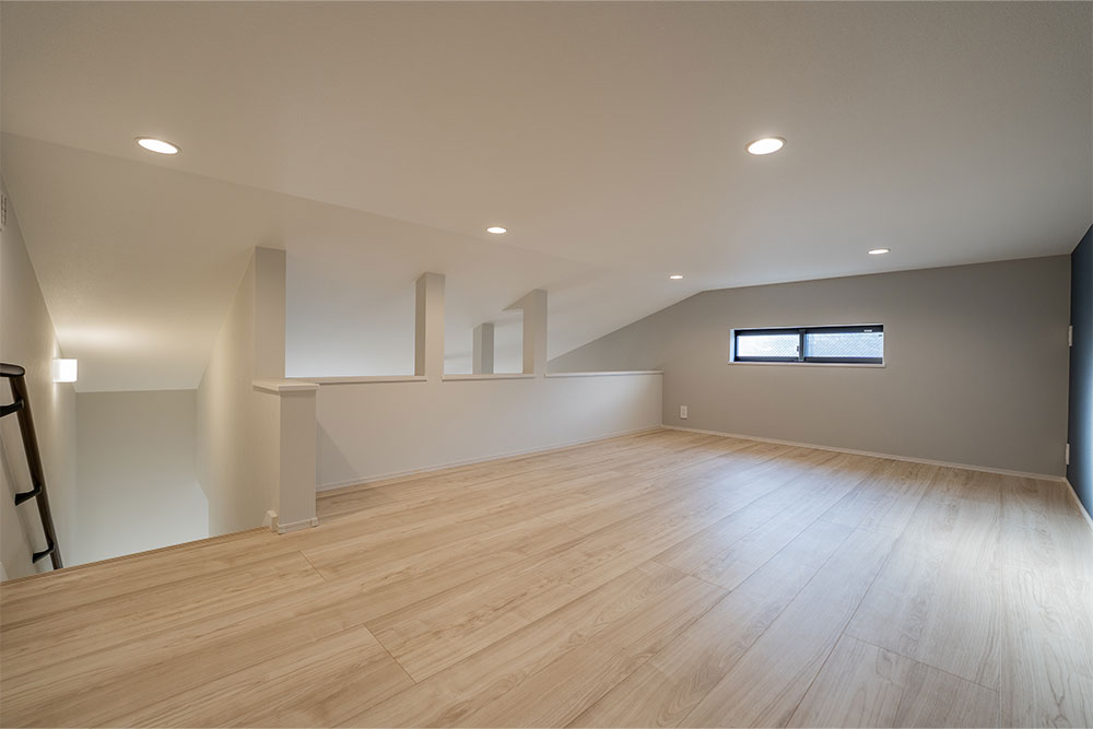 安全に上り下りできる固定階段式ロフト