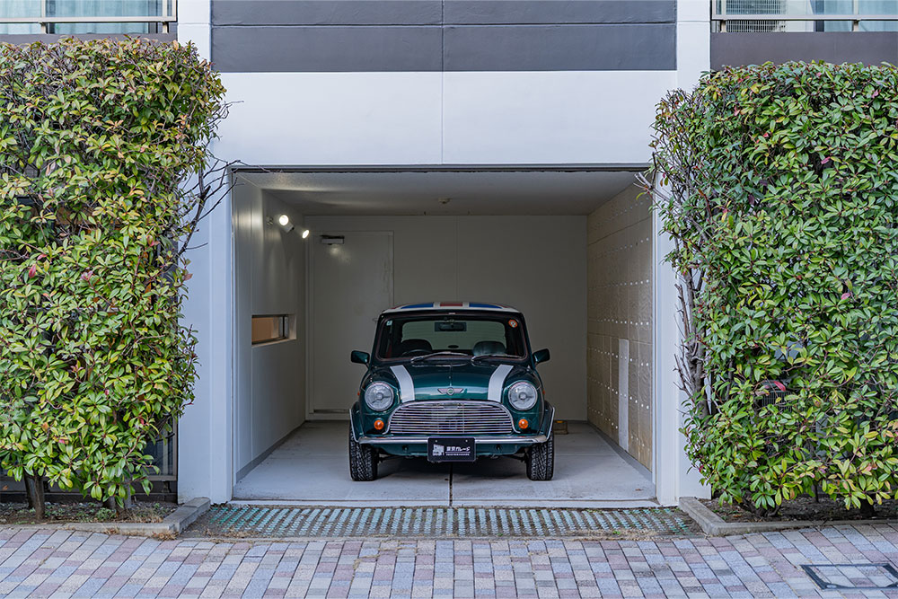 開口幅2.78m、両側には垣根が整備されている