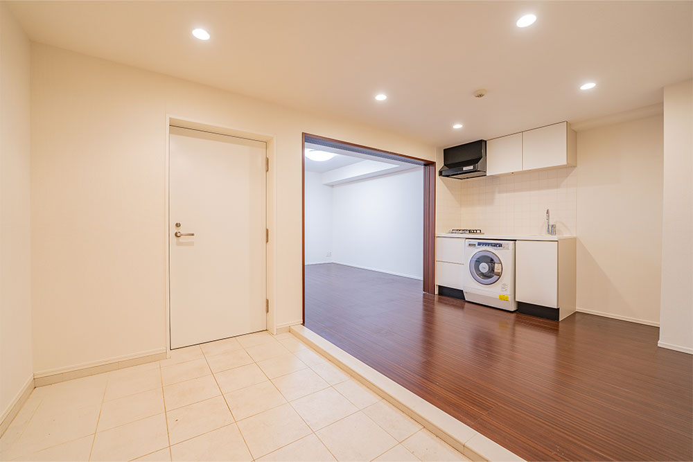 ガレージ/共用廊下の2方向へ出入り可