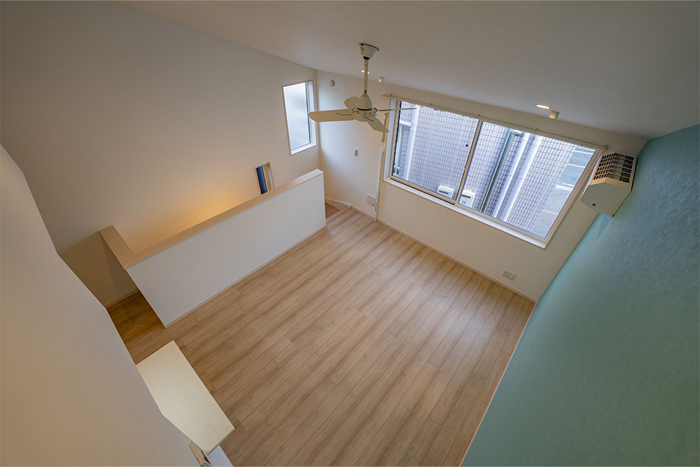 ロフトから見た居室