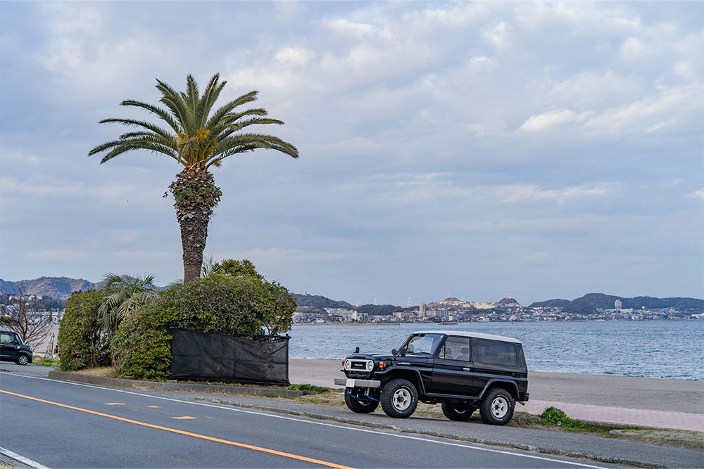 菊名海岸とランクル70 PX10