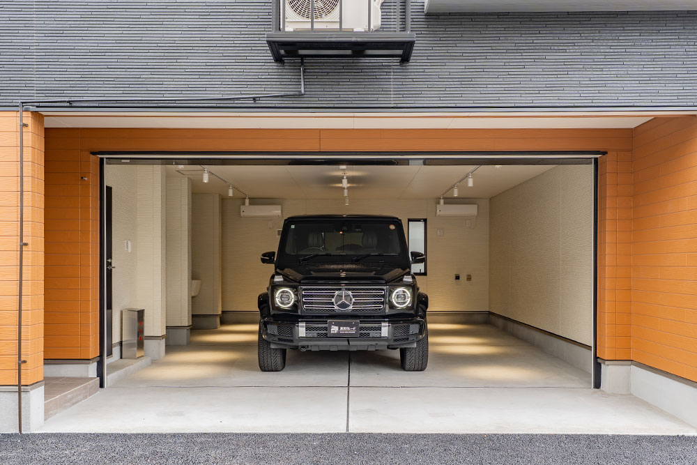 開口幅4.90mでGクラス×2台も格納可